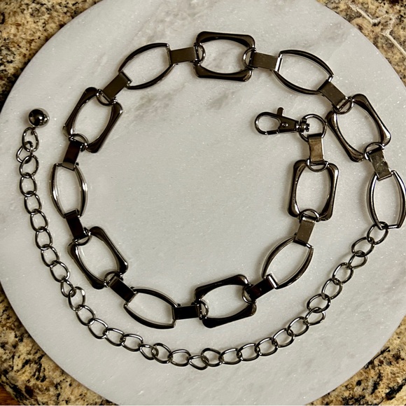 Boho • Silver Tone • Chain • Oval/ Rectangle • Medium • Waist: 26-38” • Belt - Picture 4 of 7